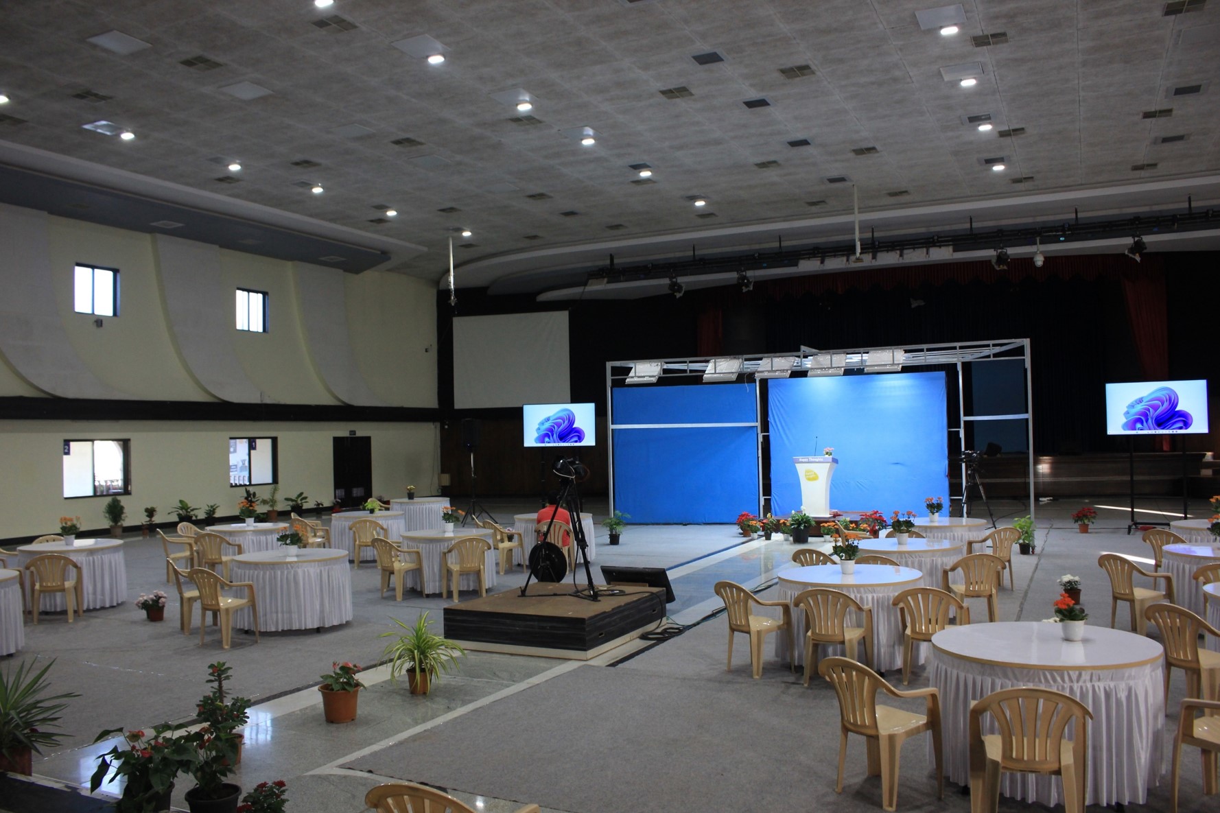Hall.jpg
